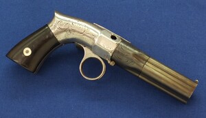 An unrestored antique American Robbins & Lawrence 5 shot percussion Pepperbox, 31 Caliber, 2,1/4 inch barrel. Length 21cm. In fair condition. Price 350 euro.