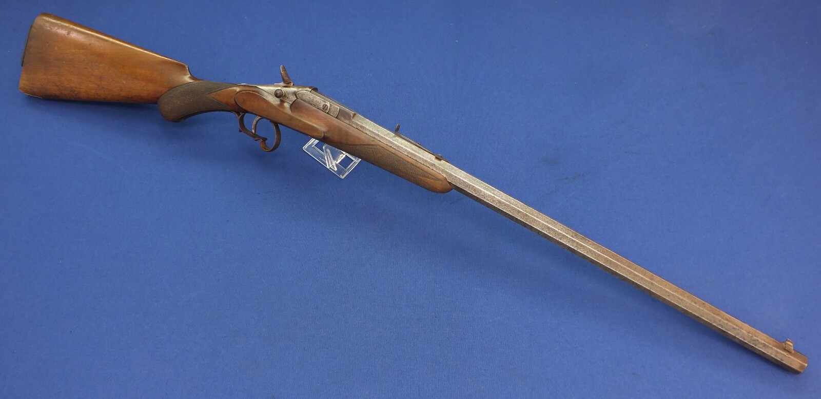 An unrestored Liege Flobert Rifle. Caliber 6mm. 62cm octagonal barrel, length 103cm. In good condition. 