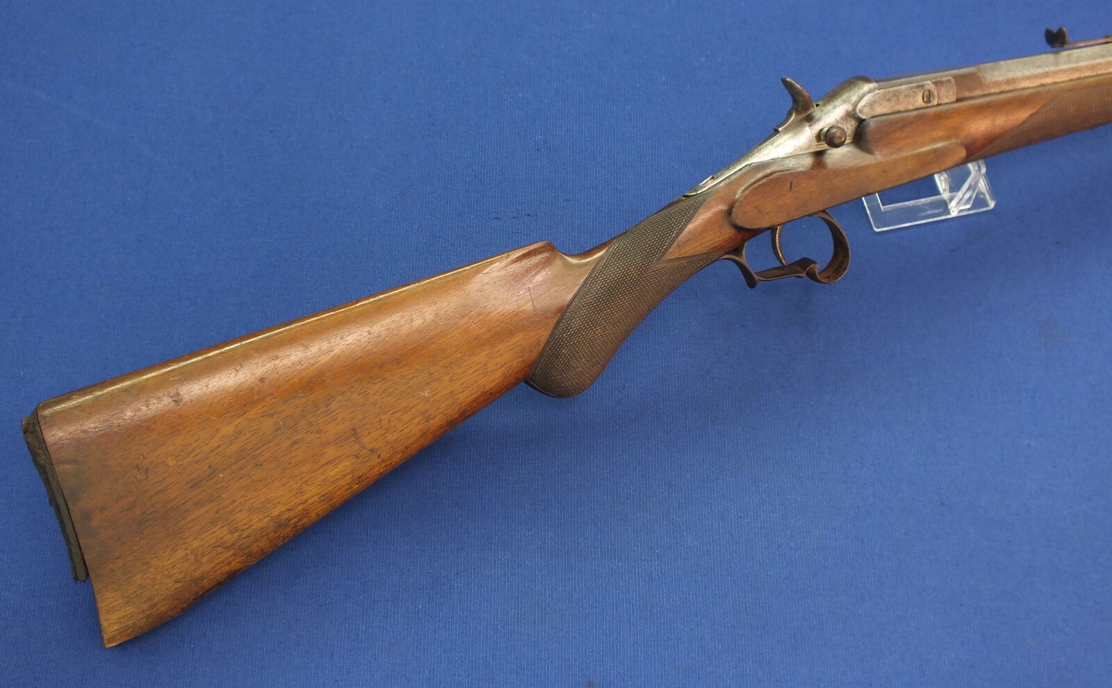 An unrestored Liege Flobert Rifle. Caliber 6mm. 62cm octagonal barrel, length 103cm. In good condition. 