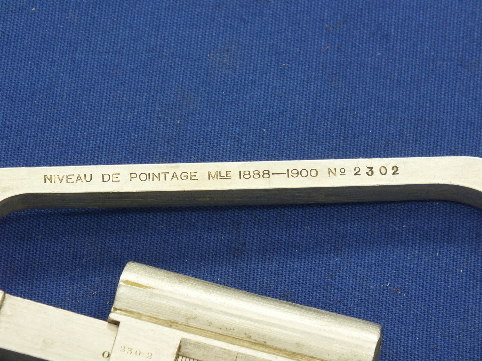 Antique French Gunners Quadrant/Niveau de Pointage Model 1888-1900. In original case. In very good condition. Price 250 euro
