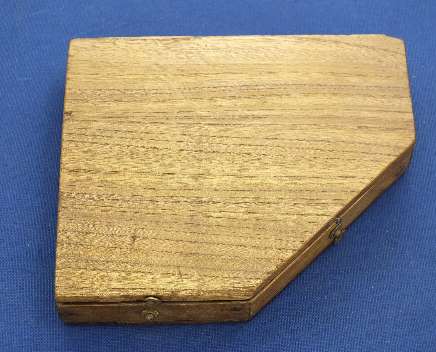 Antique French Gunners Quadrant/Niveau de Pointage Model 1888-1900. In original case. In very good condition. Price 250 euro