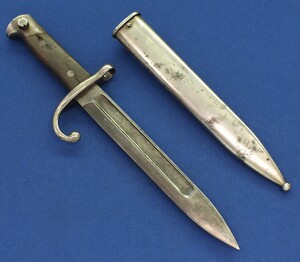 Antique Mexican model 1899 Knife Bayonet for Remington Rolling Block Rifle. Length 34,5cm. In good condition.