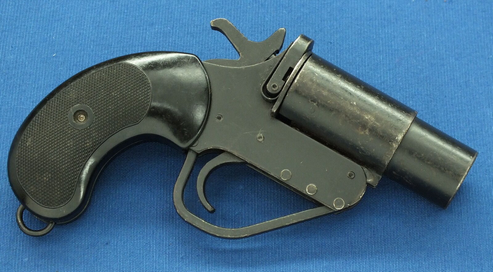 British WW2 No.2 MK5 Flaregun/signal pistol. In very good condition. Price 295 euro