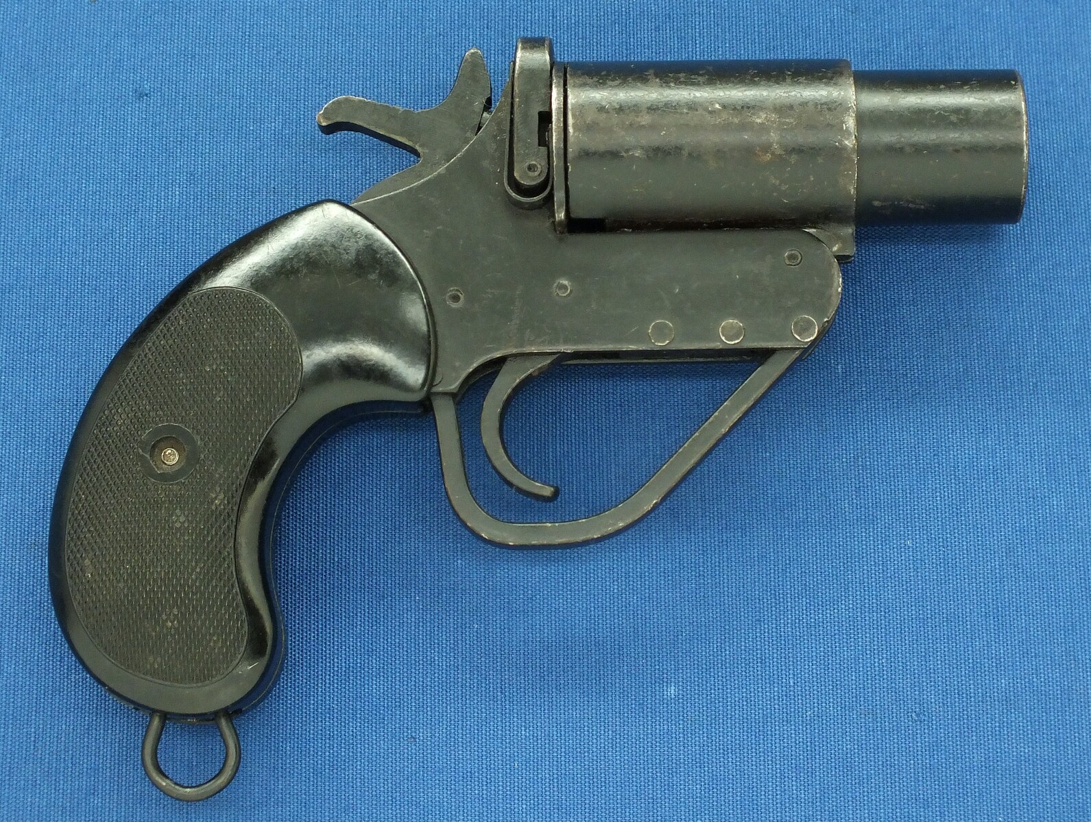 British WW2 No.2 MK5 Flaregun/signal pistol. In very good condition. Price 295 euro
