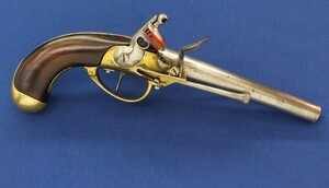 French Model 1777 Flintlock Trooper's Cavalry Pistol. Signed Maubeuge. Caliber 17mm, length 35cm. In very good condition. Price 1.650 euro.